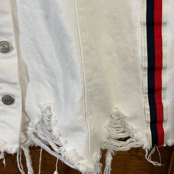 White Signature8 Denim Button Front Skirt Distressed Red Navy Ribbon Patriotic - Picture 3 of 6